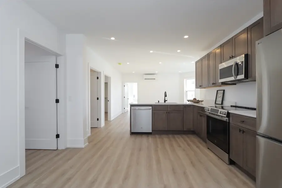 20 Cottage St, West Springfield, MA 01089 - #3