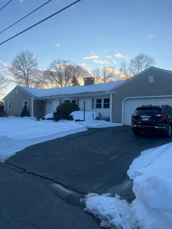 131 Chateau Drive, Somerset, MA 02726