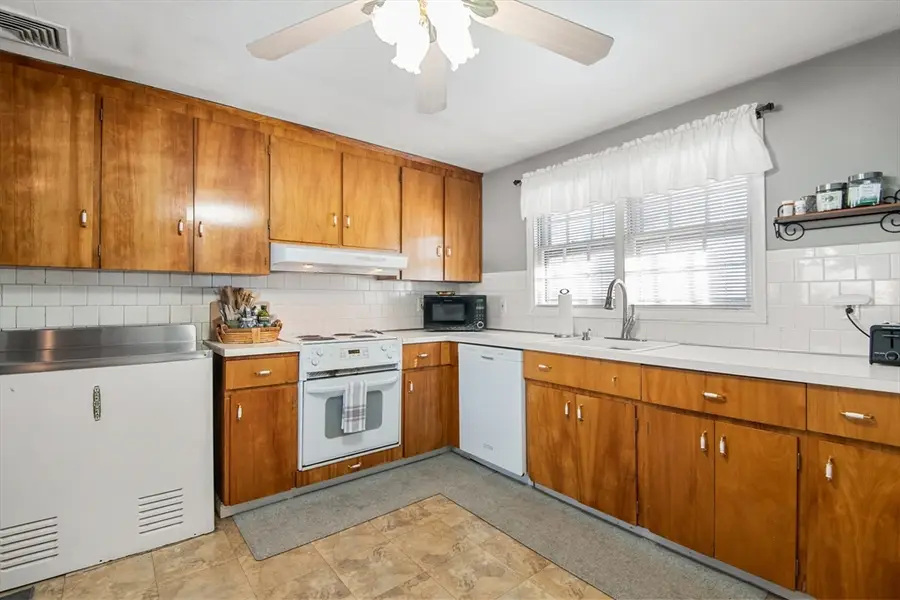 101 Regent Rd, Brockton, MA 02302 - #3