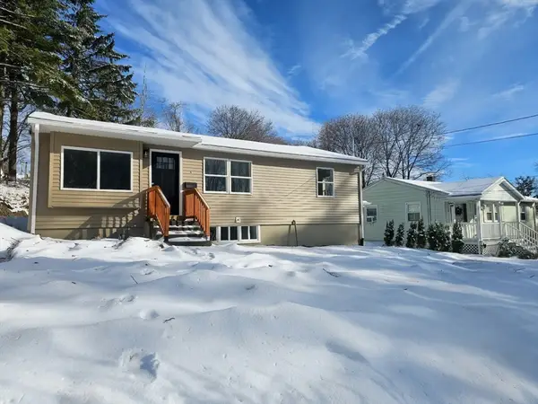 8 Sussex Ln, Worcester, MA 01602