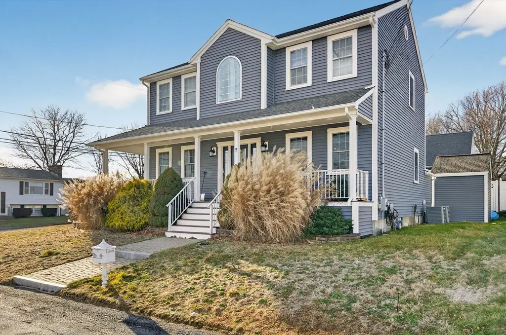 7 Bradley Ave, Somerset, MA 02725 - #1