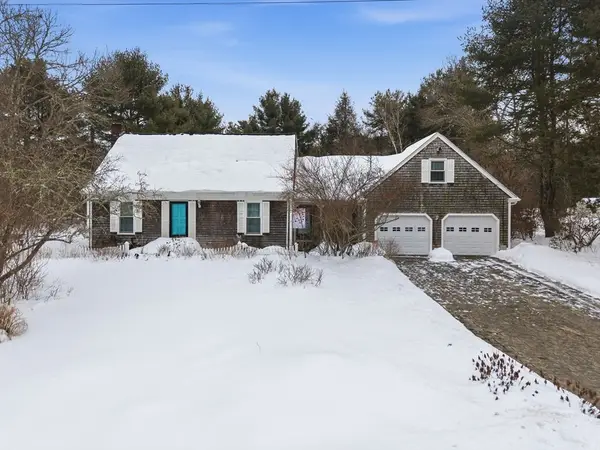 18 Wordell St, Rochester, MA 02770