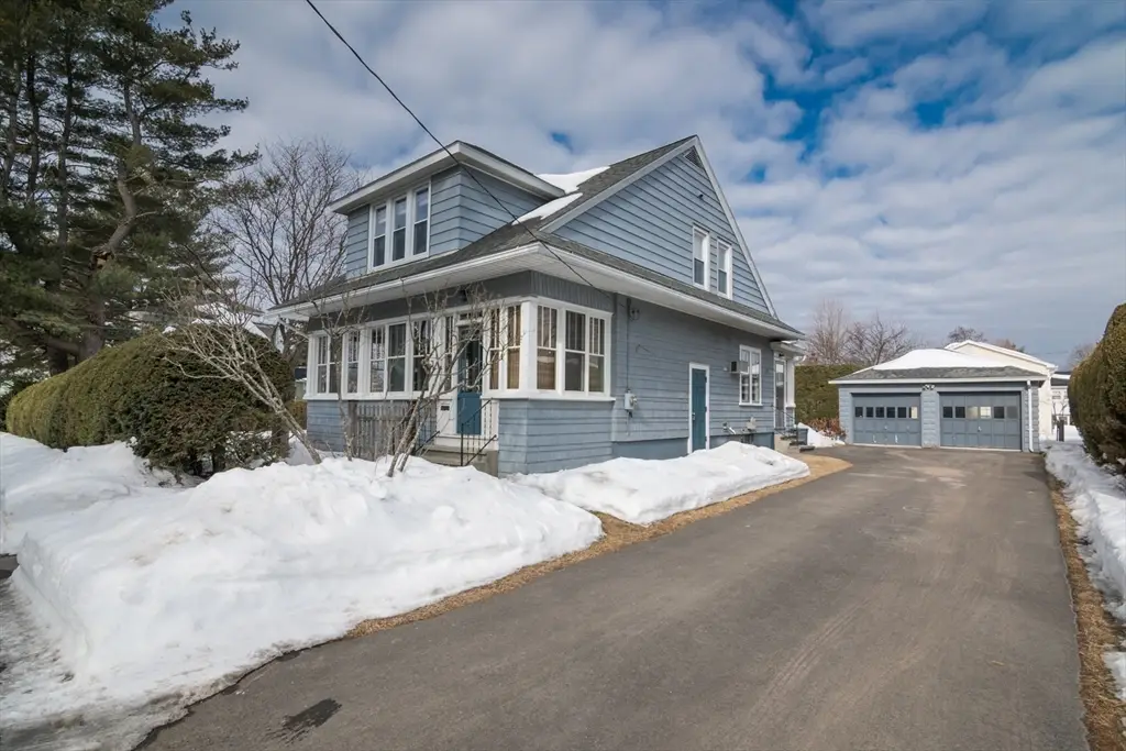 2 Oak St, Easthampton, MA 01027 - #1