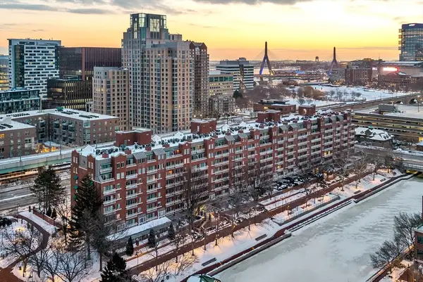 4 Canal Park #PH 8, Cambridge, MA 02141