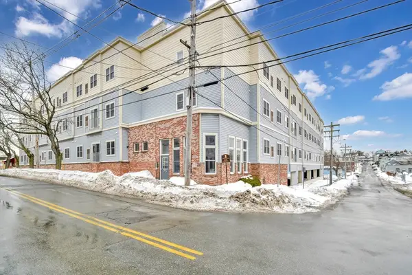 75 Walnut St #315, Peabody, MA 01960