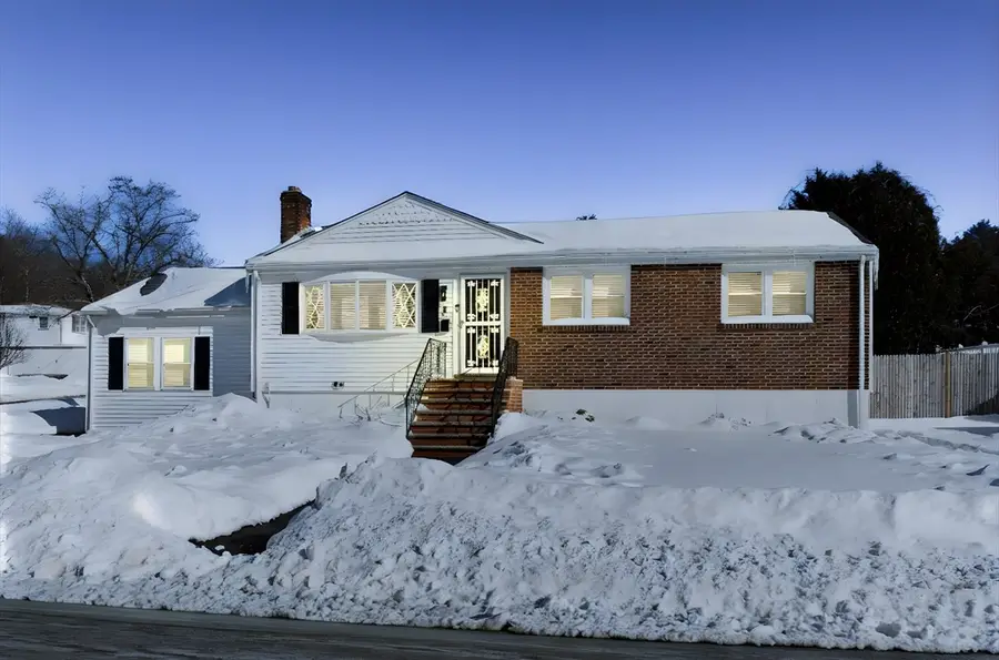 8 Dianthus Rd, Holbrook, MA 02343 - #2