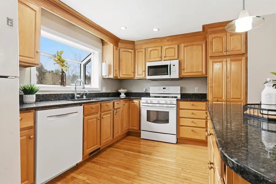 40 Glen Dr, Peabody, MA 01960 - #3