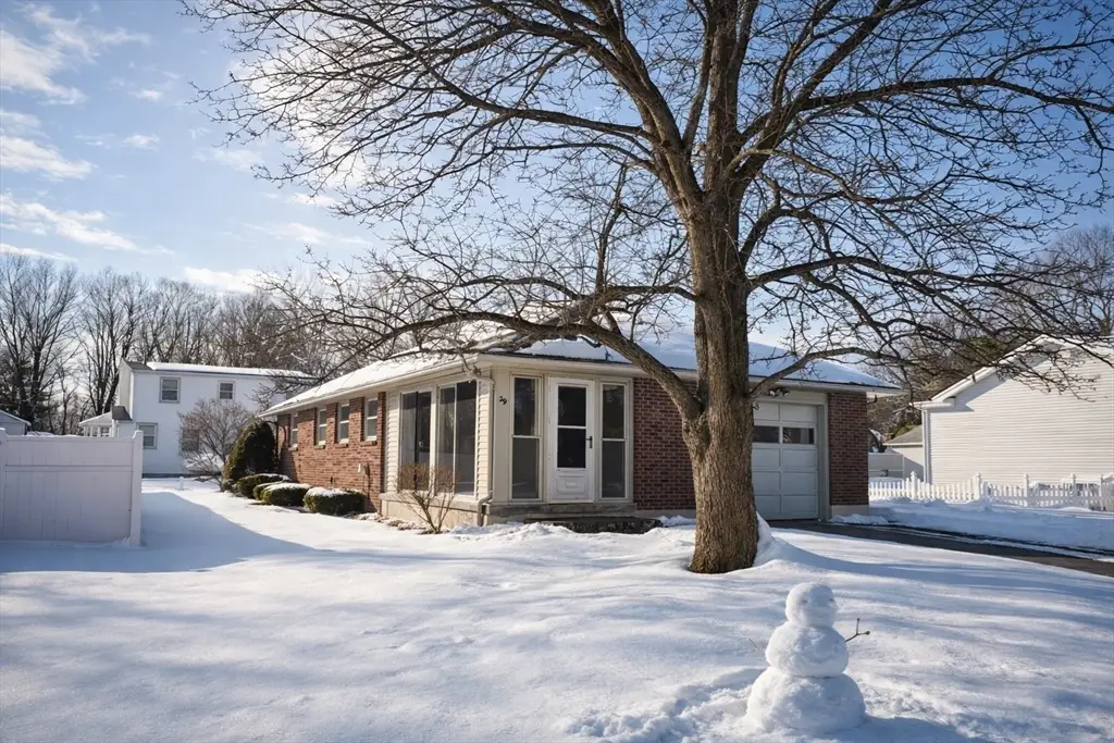 29 Lincoln St, Agawam, MA 01030 - #1