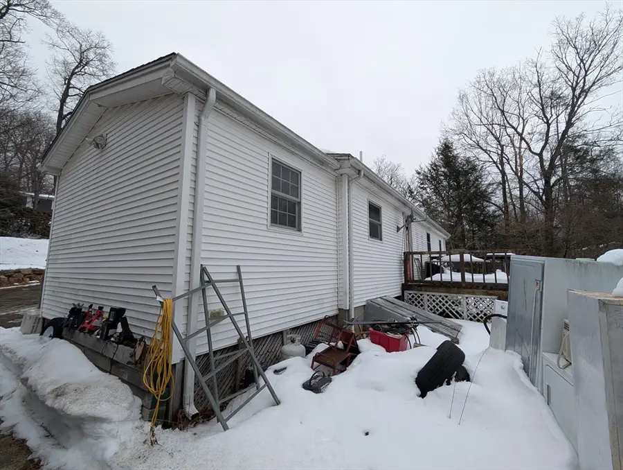 89 Howard St, Belchertown, MA 01007 - #3