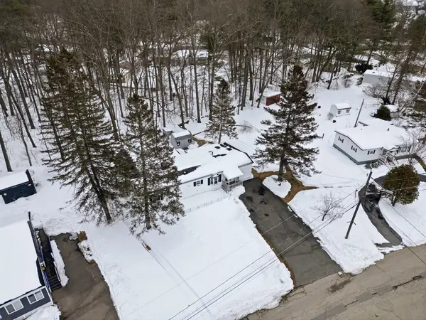 4 Rosemary St, Salem, NH 03079