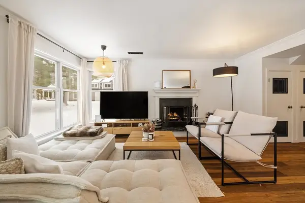 8 Blueberry Ct #8, Rockland, MA 02370