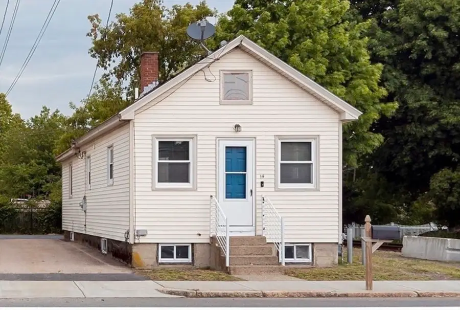 12 Hartford Ave E, Uxbridge, MA 01569 - #3