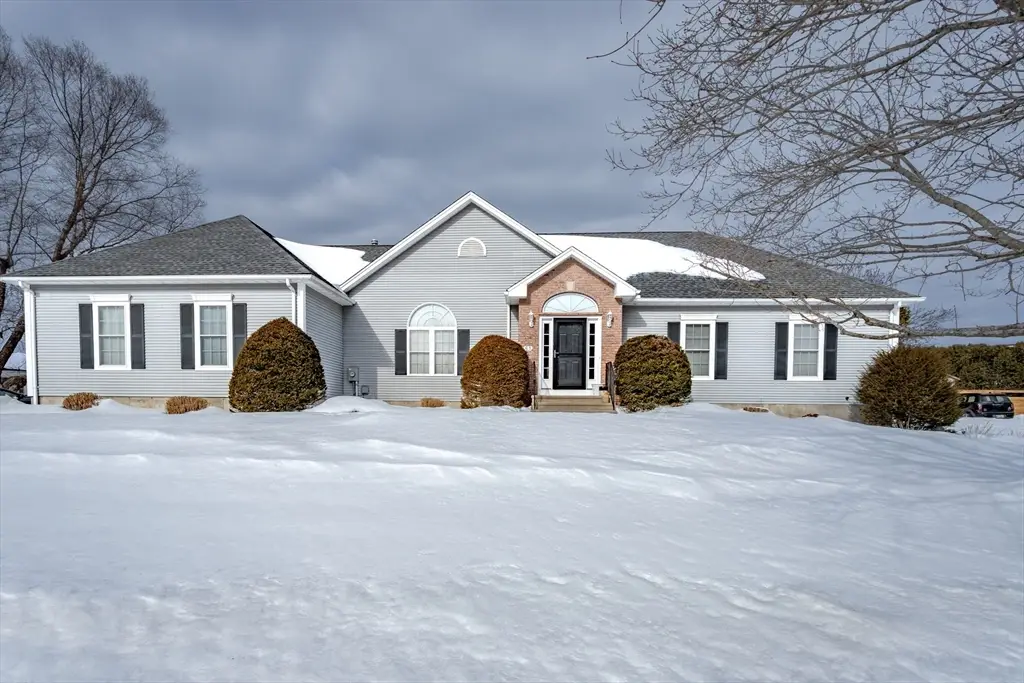 61 Plantation Cir, Westfield, MA 01085 - #1