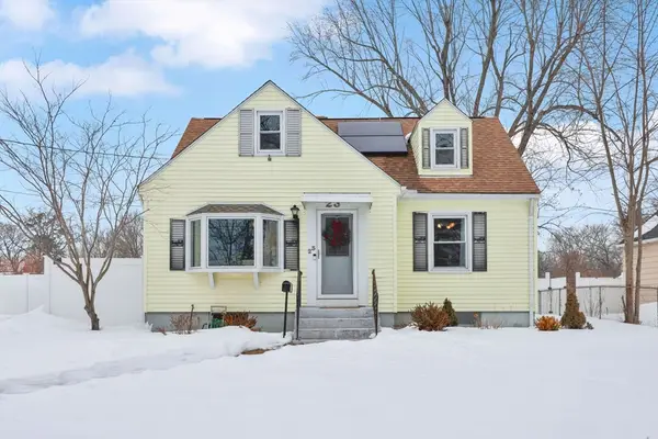 23 Fairway Dr, Springfield, MA 01108