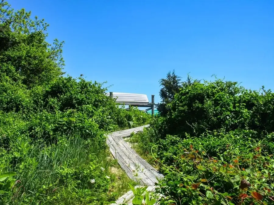 16 Frog Hollow, Vineyard Haven, MA 02557 - #3
