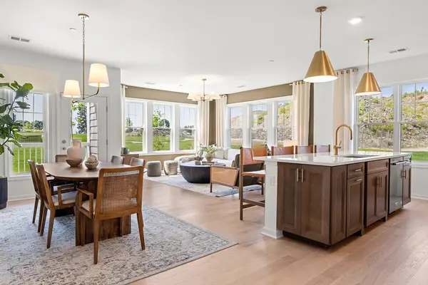 320 Martins Landing #107, North Reading, MA 01864