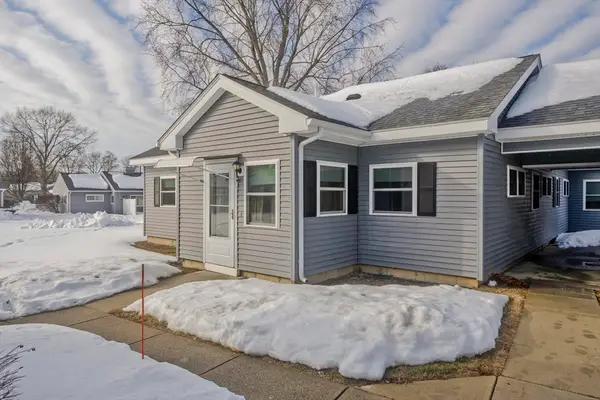 38 Applewood Dr #38, Chicopee, MA 01022