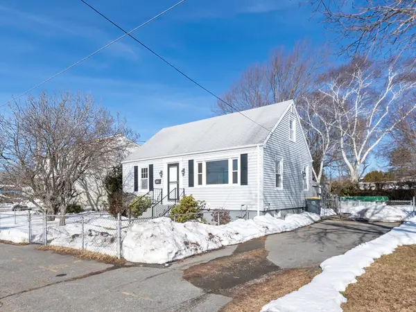 1553 Riverside Ave, Somerset, MA 02726