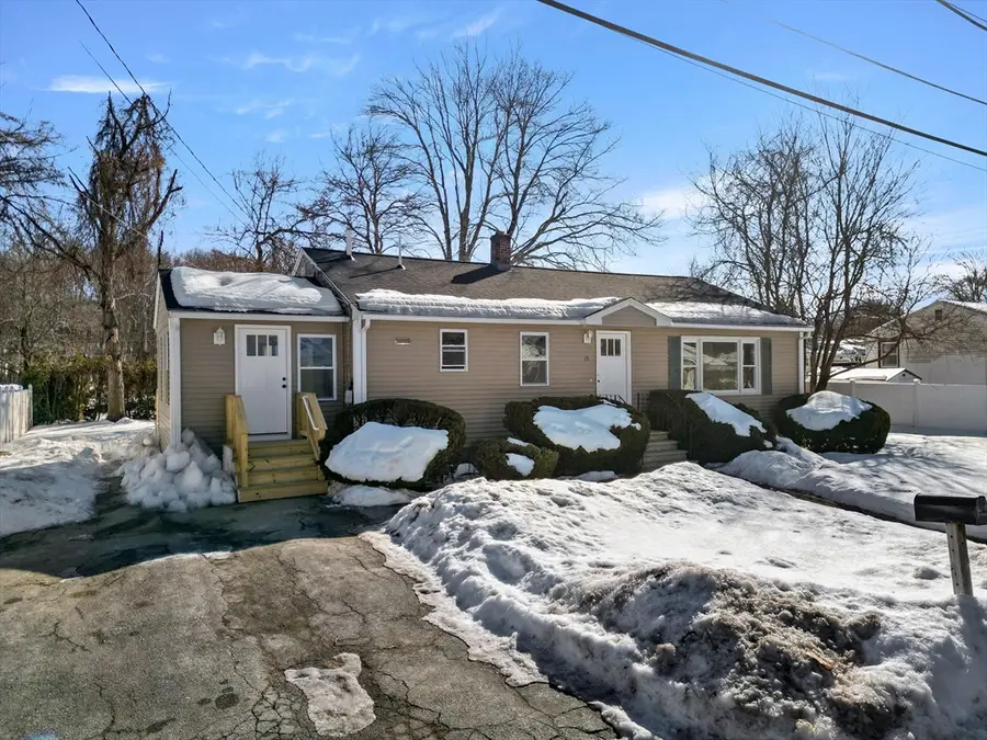 15 Robin Lane, Lowell, MA 01854 - #3
