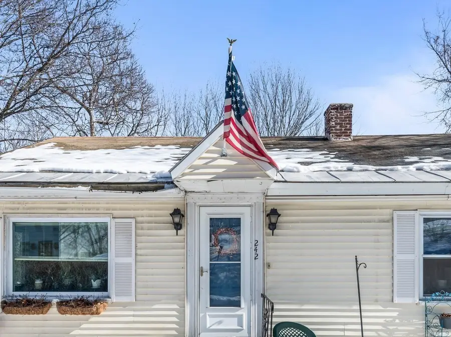 242 Pleasant Street, Leominster, MA 01453 - #2