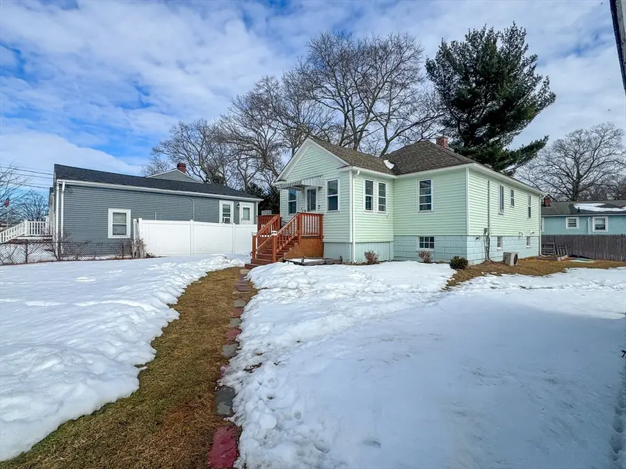 28 Burgess Dr, Warwick, RI 02886 - #2