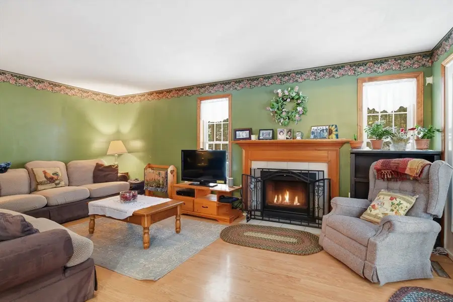 19 Logan Pl, Agawam Town, MA 01030 - #3