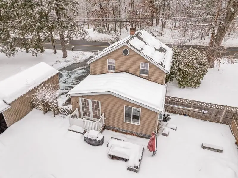 376 Douglas Street, Uxbridge, MA 01569 - #2