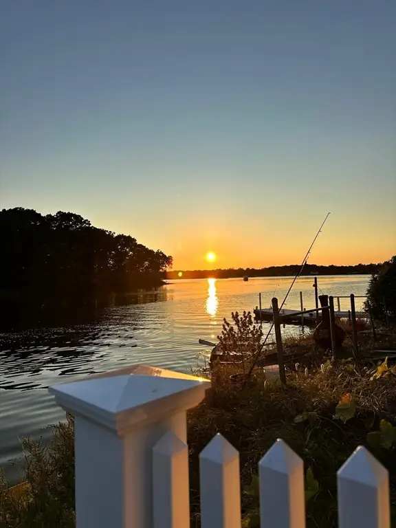 86 Ocean View Ave, Swansea, MA 02777 - #3