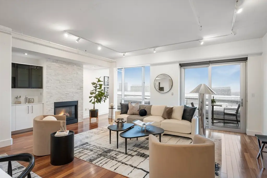 25 Channel Center St #PH201, Boston, MA 02210 - #1