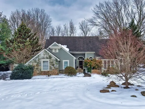 14 Twin Ponds Dr, Dartmouth, MA 02748