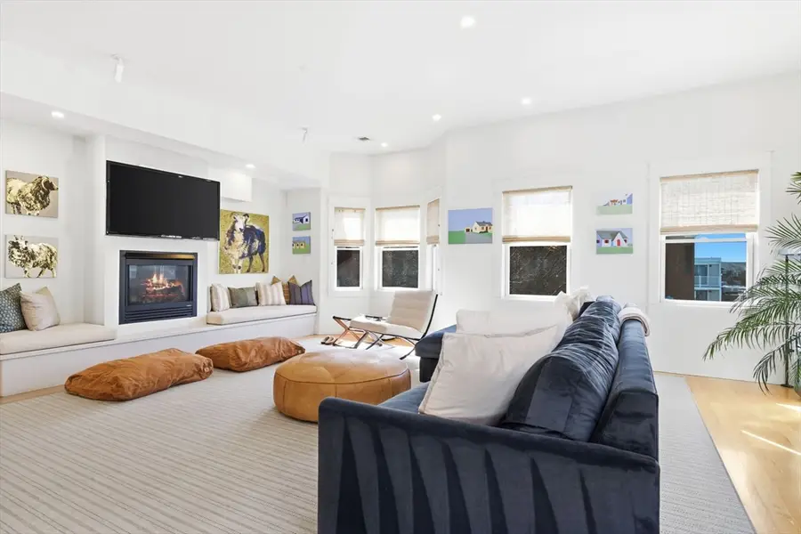 138 W 3rd St, Boston, MA 02127 - #2