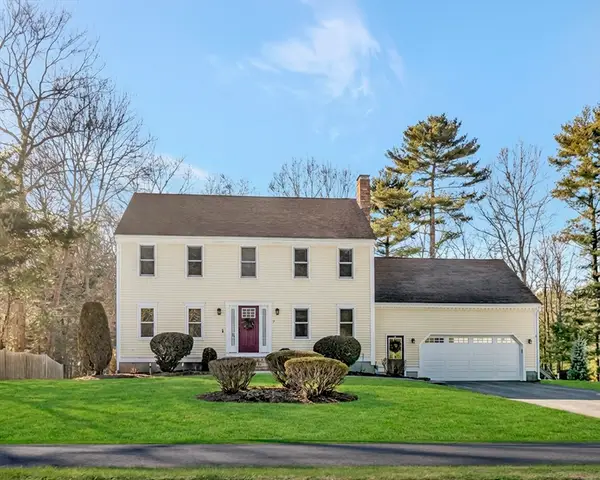 7 Fieldstone Dr, Mansfield, MA 02048