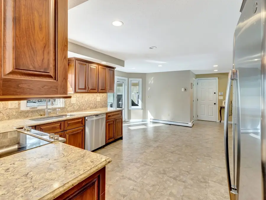 7 Fieldstone Dr, Mansfield, MA 02048 - #3