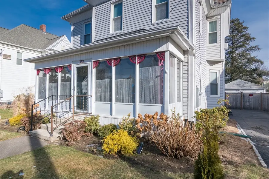 352 Pleasant St, Holyoke, MA 01040 - #2