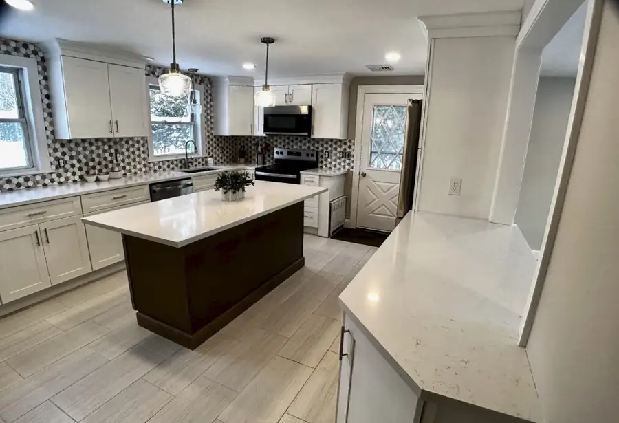 24 Reeds Lane, Holbrook, MA 02343 - #3