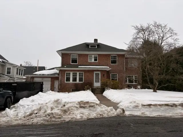 41 Dartmouth St, Holyoke, MA 01040 - #1