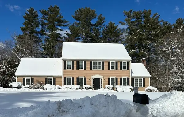 4 Haydn Ln, Walpole, MA 02081