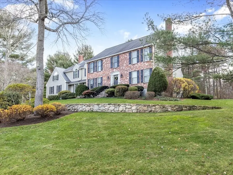 18 Shawnee Rd, Medfield, MA 02052 - #2