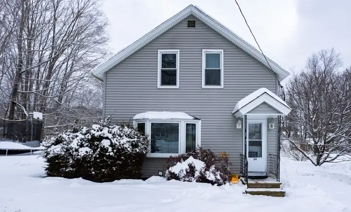 24 Railroad Ave, Dudley, MA 01507 - #2