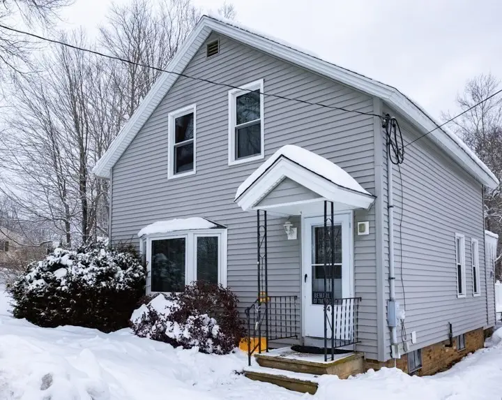 24 Railroad Ave, Dudley, MA 01507 - #3