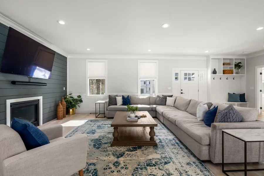 2 Lincoln Ct, Medfield, MA 02052 - #3