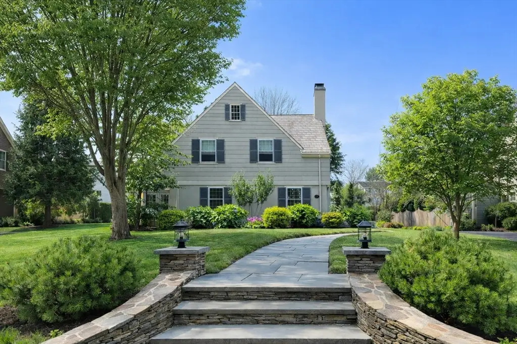 12 Yale St, Winchester, MA 01890 - #1