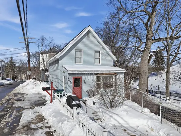224 Rollstone St, Fitchburg, MA 01420