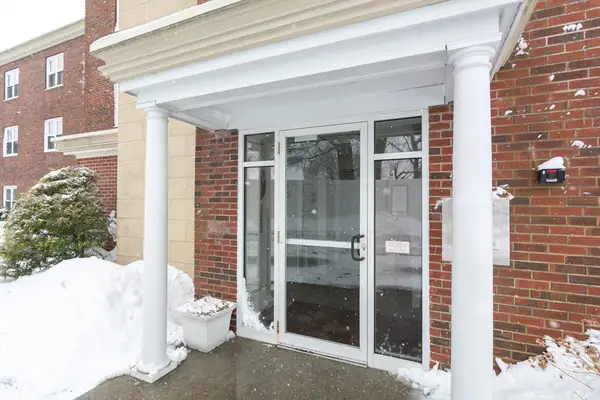 145 Hancock St #201, Braintree, MA 02184