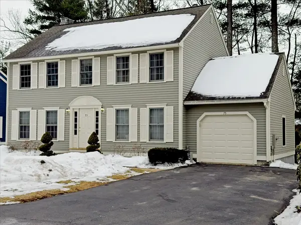 75 Stonegate Rd #75, Chelmsford, MA 01824