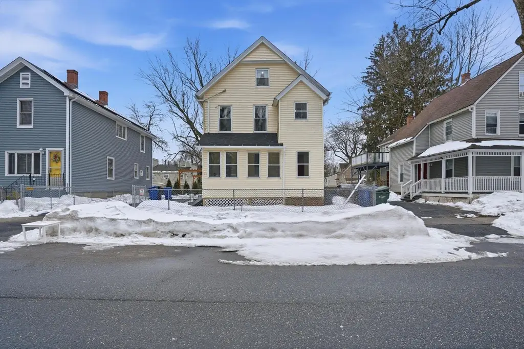 31 Washburn St, Springfield, MA 01107 - #1