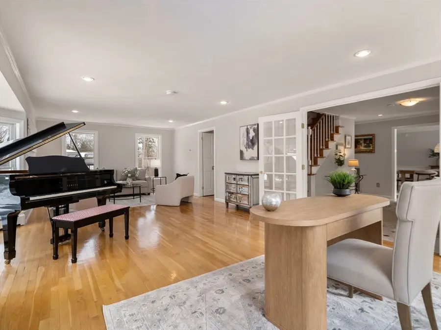 3 Niantic Street, Medfield, MA 02052 - #3