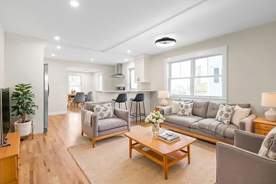 20 Beacon St, Gloucester, MA 01930 - #3