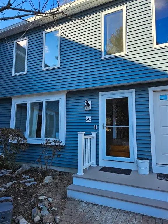 5 Village Way #C, Norton, MA 02766