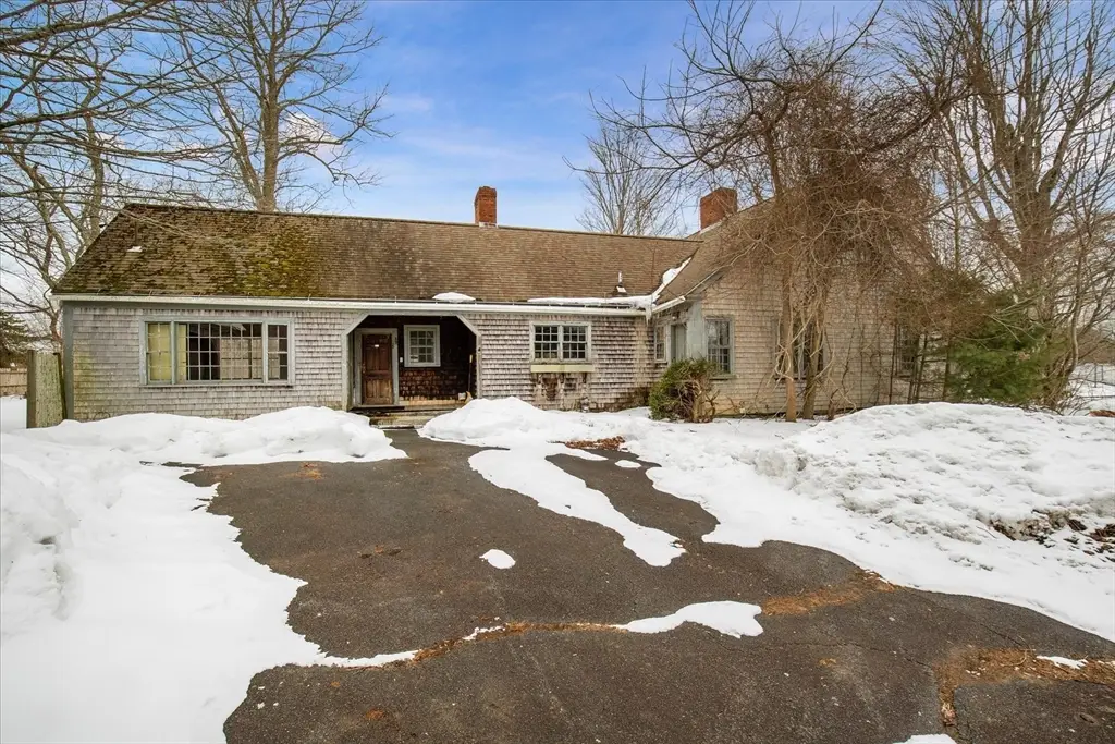 2 Country Club Dr, Halifax, MA 02338 - #1